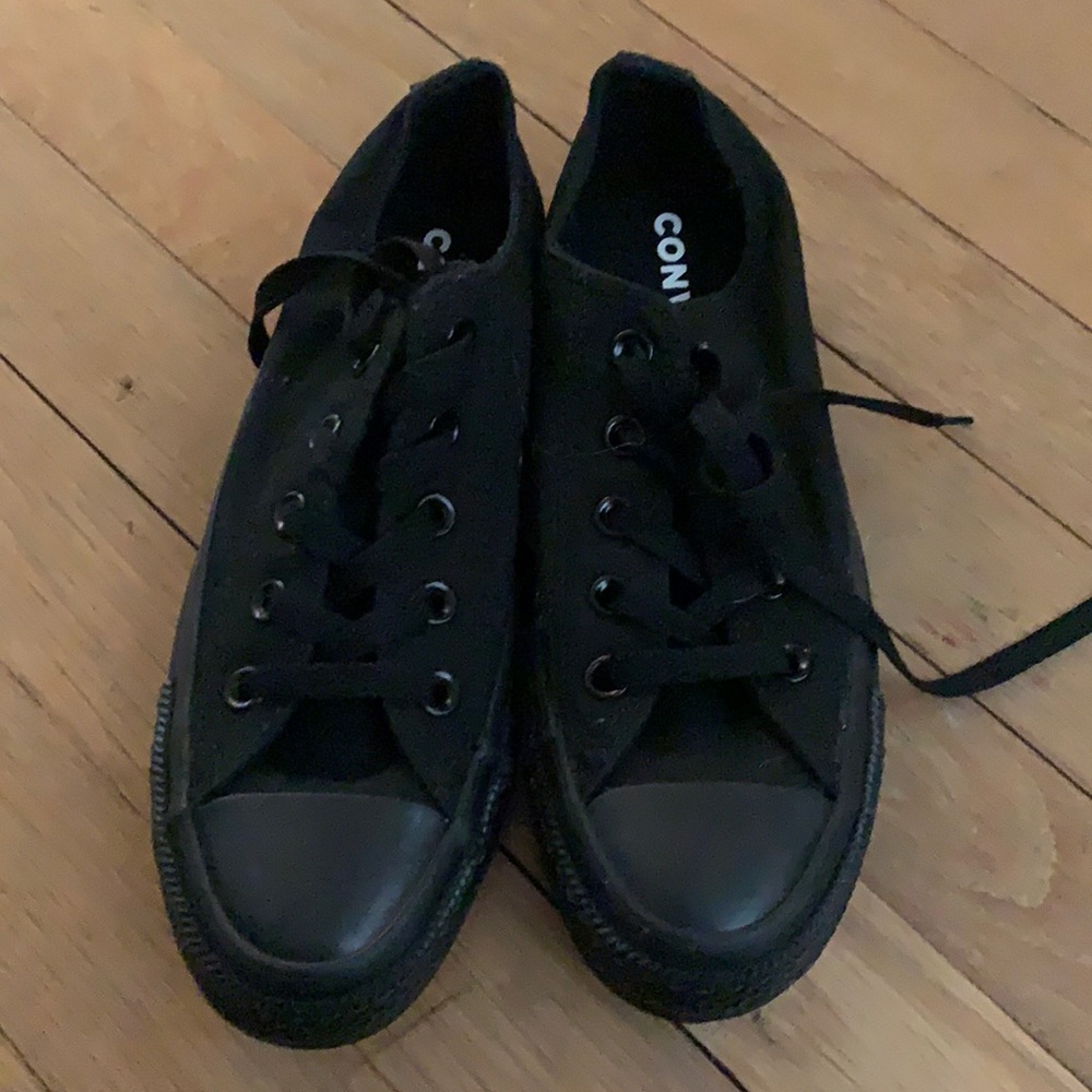 Converse tennis shoes